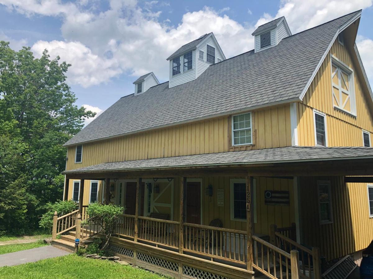 Yellow Barn Estate Freeville エクステリア 写真